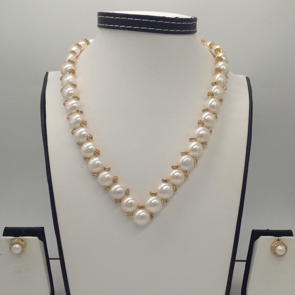 Freshwater White Button Pearls "v"...