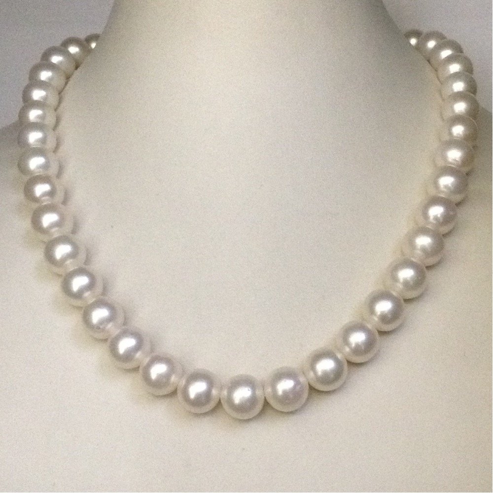 Freshwater white round pearls neckl...