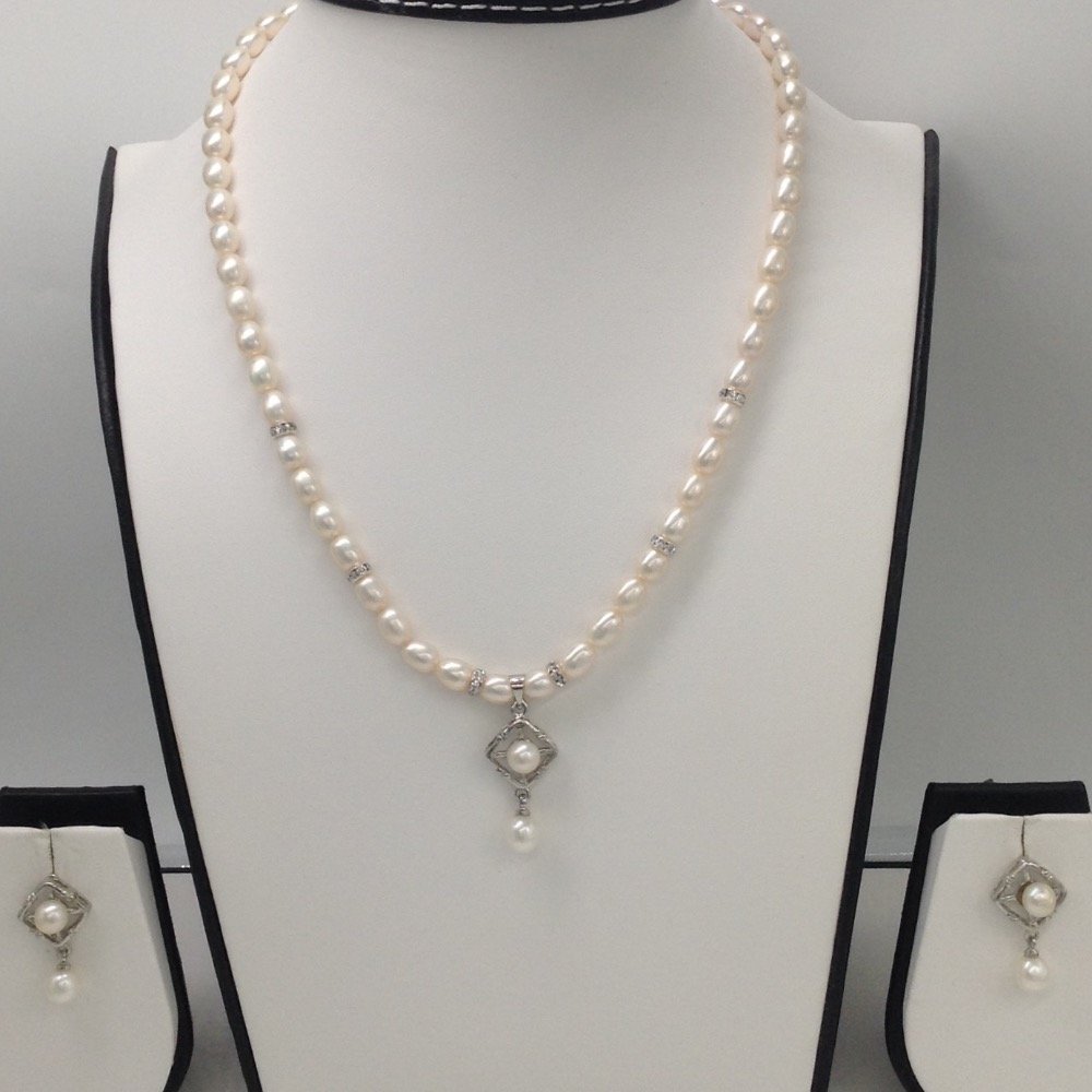 Freshwater pearls pendent set with...